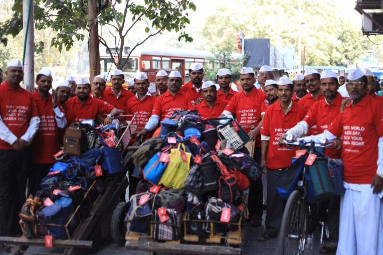 मुंबईच्या डबेवाल्यांची ‘मुक्ती फ्रीडम परेडला साथ!