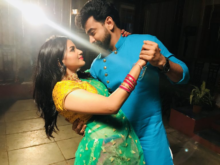 रोहित म्हणतोय ‘मनवाच्या लग्नाला जाऊ दे न व…’