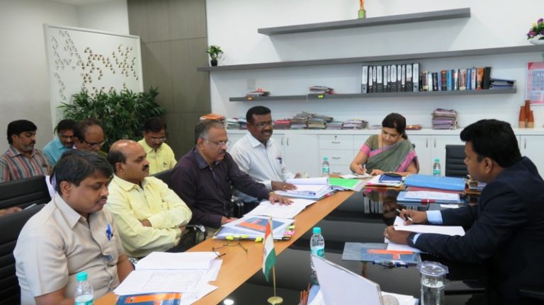 कृषी व  मत्‍स्य व्‍यवसाय विभागाने  शेतक-यांसाठीच्‍या योजना समन्‍वयाने राबवाव्‍या- जिल्‍हाधिकारी नवल किशोर राम