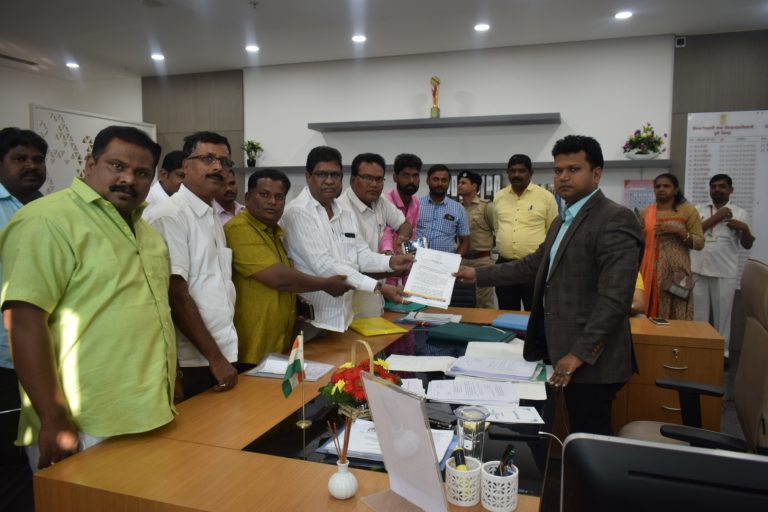 ग्रामीण भागातील शासकीय भूखंडावरील झोपड्या नियमानुसार करण्याची मागणी