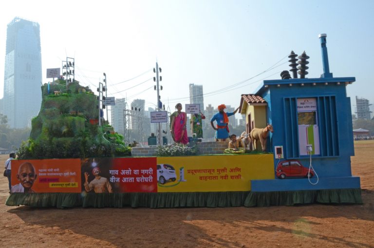 महावितरणच्या चित्ररथाला तृतीय क्रमांकाचे पारितोषिक