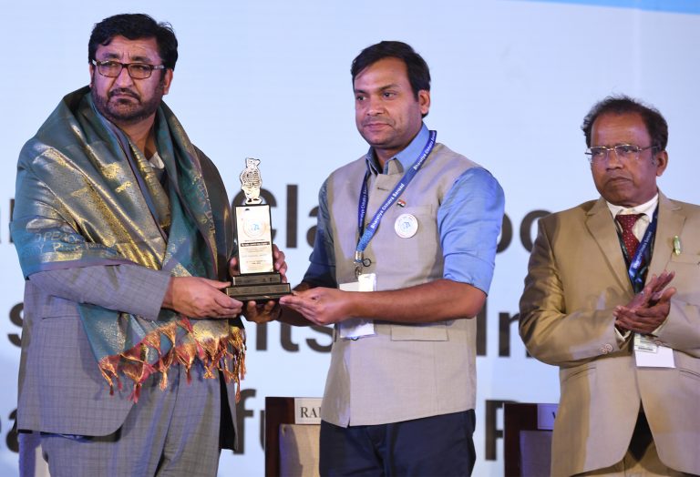 माध्यम हक्कांचे वापर समाज कल्याणासाठी व्हावे -कश्मीर विधानसभेचे अध्यक्ष हाजी अनायत अली