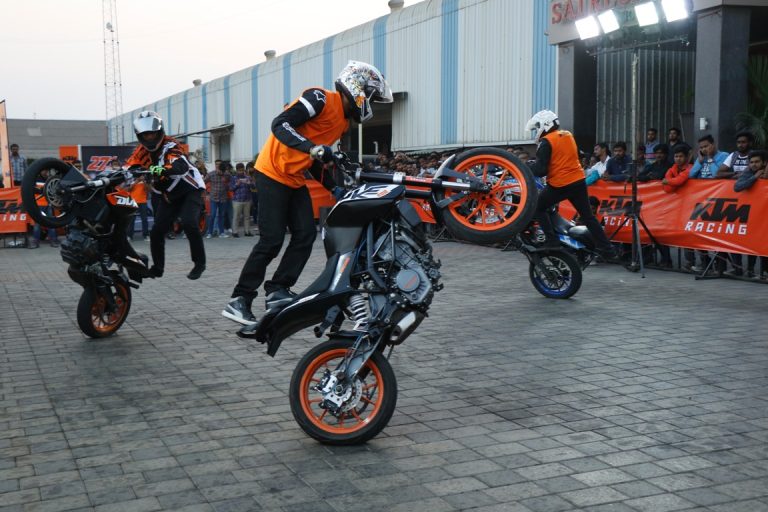 चाकण येथे  स्टंट शो ..