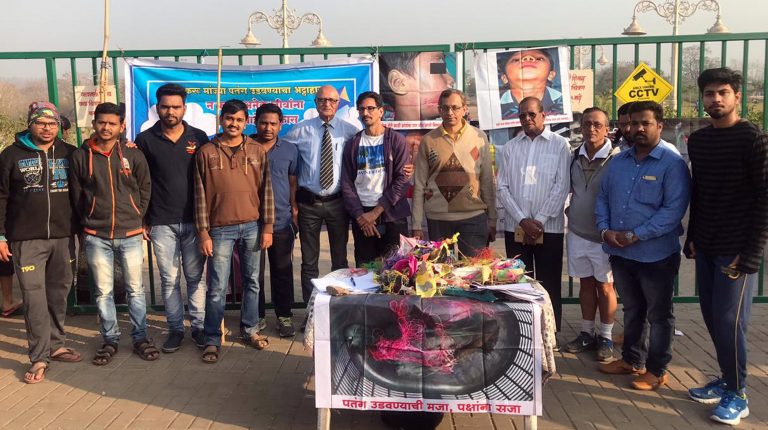 तळजाई टेकडीवर गोळा झाला एक पोते पतंग-मांजा