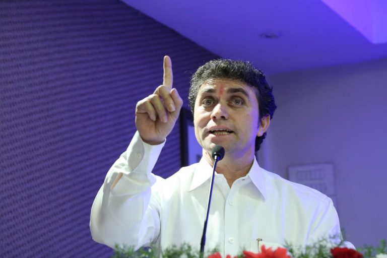 ध्येयाने वेडे होऊन अभ्यास करा- प्रा चाटे