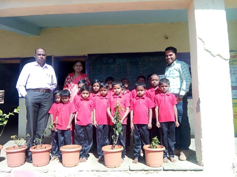 असा ही आदर्शपणा.