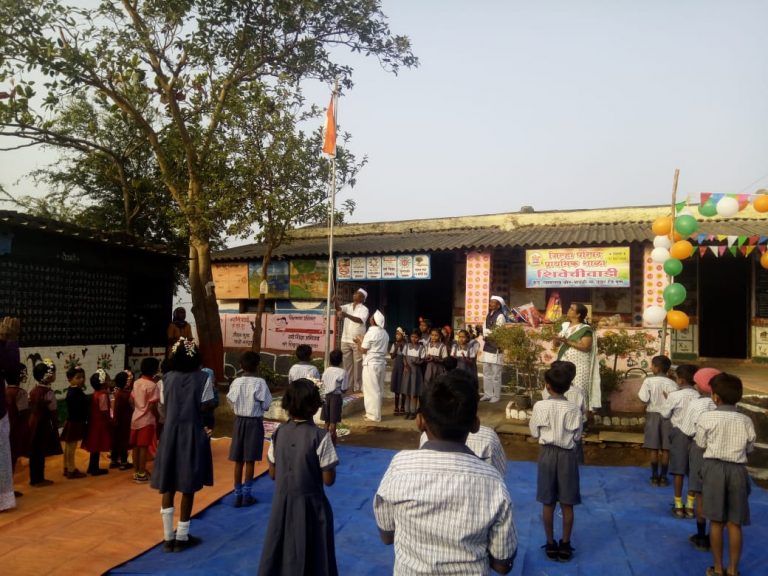 माणिकडोह धरणाच्या कुशीत ध्वजारोहण