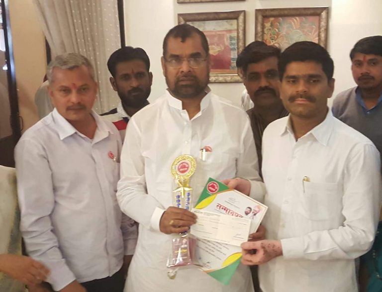 डिसेंन्ट फाऊंडेशनला स्वच्छतेबाबत पुरस्कार