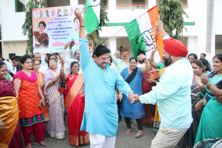 कॉंग्रेस भवनात आनंदाला उधाण..(व्हिडीओ)