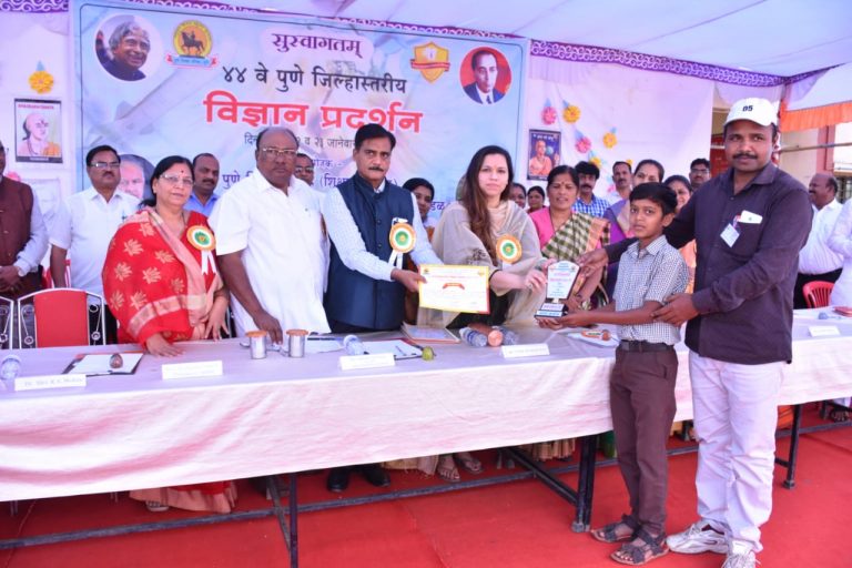 बालाजी शिक्षण प्रसारक मंडळात जिल्हास्तरीय विज्ञान प्रदर्शन संपन्न