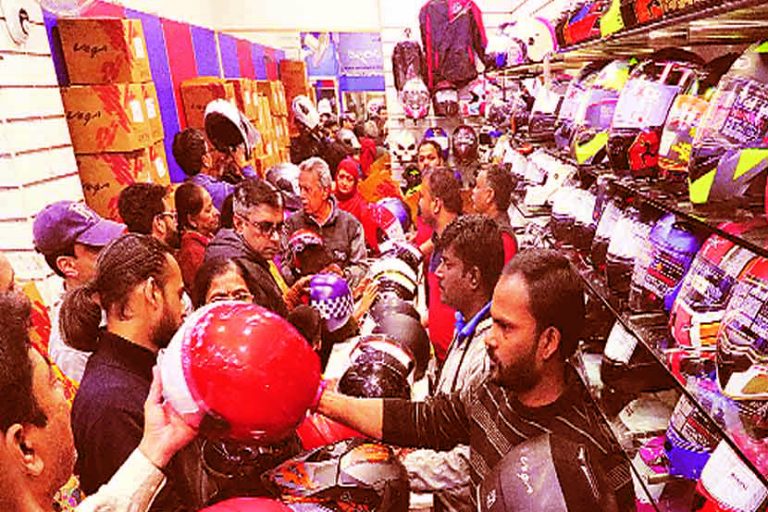 पुणेकरांनी केली 9 दिवसात केली ,100 कोटी रुपयांची हेल्मेट खरेदी ….?