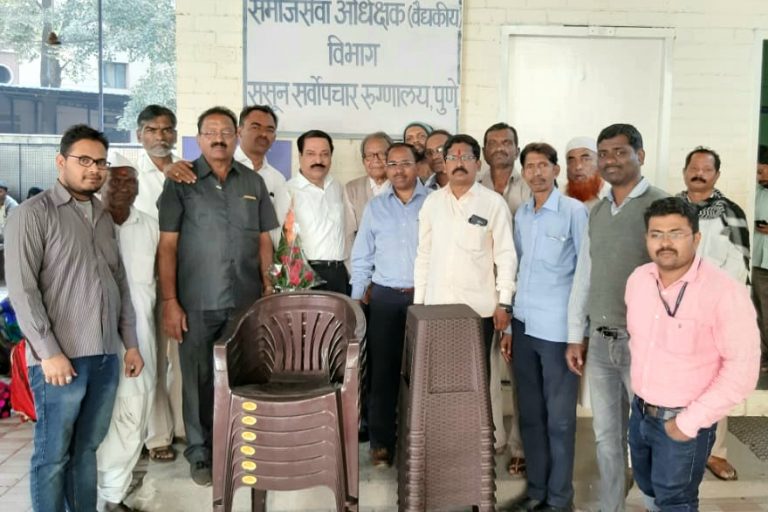 कर्तव्य फाउंडेशनतर्फे ससून सर्वोपचार रूग्णालयातील रूग्णांना बसण्यासाठी टेबल व खुर्च्या भेट