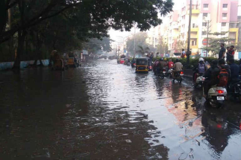 पुण्यातील रस्त्यांवर पुन्हा एकदा पाणीच पाणी