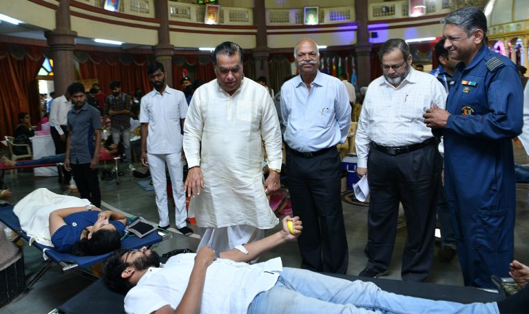 एमआयटी एनसीसी ट्रुप ने ३१२ युनिट रक्त जमा करून  पुलवामा हुतात्म्यांना केले अभिवादन