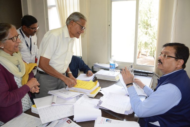 एकही मतदार मतदानापासून वंचित राहणार नाही याची दक्षता घ्यावी – डॉ.दिपक म्हैसेकर