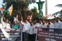 काँग्रेसच्या कार्यकर्त्यांकडून कँडल मार्च ,मोदींना रक्ताची पत्रं