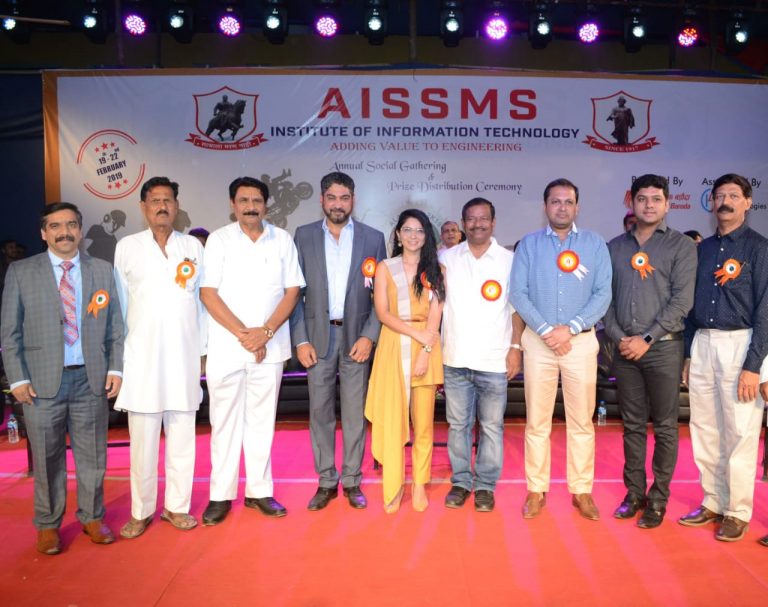 कमिन्स कॉलेज ऑफ इंजिनीअरिंग कॉलेजने पटकावली  अलॅक्रिटीची चॅम्पियनशीप.