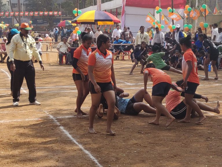 क्रीडापटू मुलींचा खेळ आकर्षणाचं केंद्र