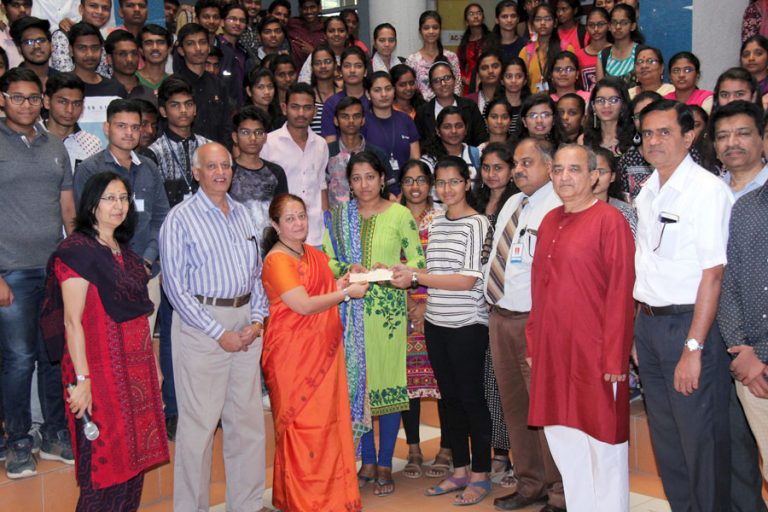 फर्ग्युसन कनिष्ठ महाविद्यालयातील निरोप समारंभ