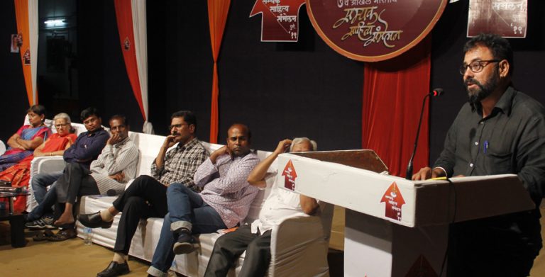 साहित्य हे समाजाचे कलापूर्ण प्रतिबिंब