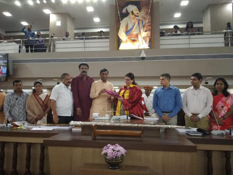 पुण्याचे ६ हजार ७६५ कोटी रुपयांचे अंदाजपत्रक स्थायी समिती अध्यक्ष योगेश मुळीक यांनी केले सादर