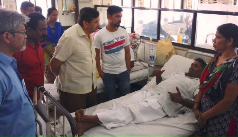 पाणी चेंबरमध्ये बुडून कर्मचाऱ्याचा मृत्यू, शोधण्यासाठी गेले चार जण बेशुद्ध