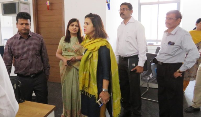 जिल्‍हाधिकारी राम यांची विविध कक्षांना भेट