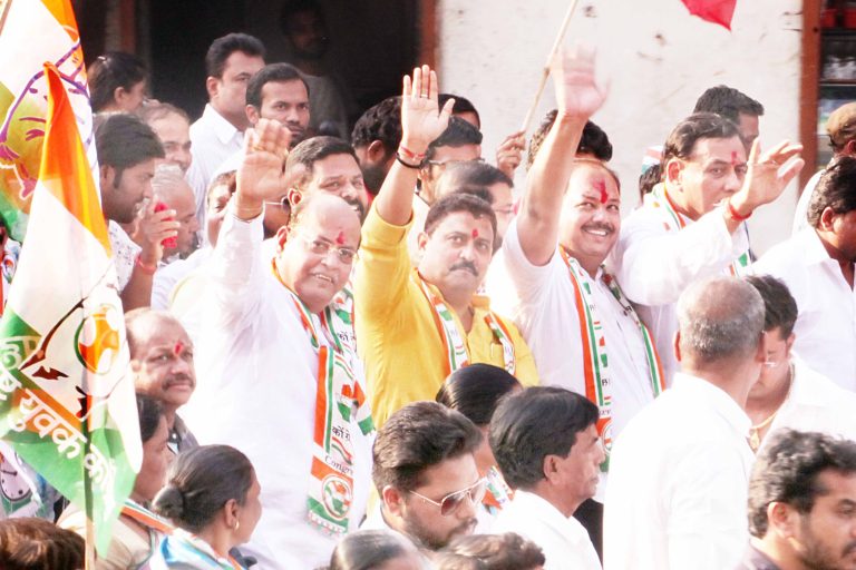 कॉंग्रेसच्या प्रचाराचा नारळ फुटला …