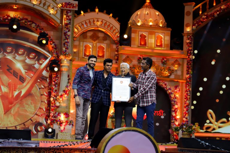 सिद्धार्थ जाधवने  झी चित्र गौरव २०१९ मध्ये पटकावला ‘मराठी पाऊल पडते पुढे’ सन्मान