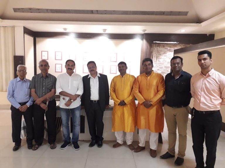 मैत्री चित्रकला फौंडेशनतर्फे हास्यचित्र  प्रदर्शनाचे  उद्घाटन