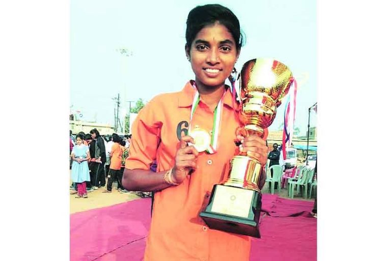 शक्ति स्थापना दिनानिमित्त  सविता कुलकर्णी आणि रेश्मा राठोड यांना पुरस्कार जाहीर