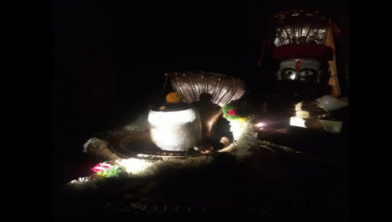 सूर्यनारायणाने घेतले भुलेश्वराचे दर्शन , दुर्मिळ योग पाहण्यासाठी भाविकांची गर्दी