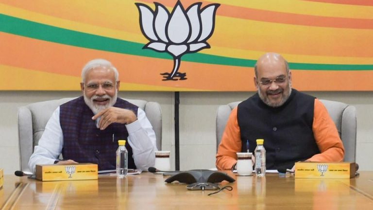 अडवाणींच्या ऐवजी गांधीनगर मधून अमित शहा तर  मोदी वाराणसीतून,महाराष्ट्रातली 16 नावं पहा