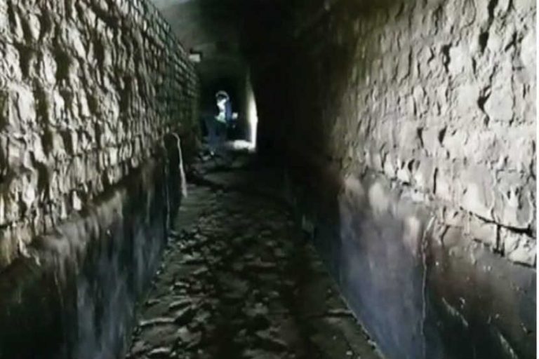 मेट्रोच्या कामादरम्यान पुण्यात सापडली दोन भुयारं