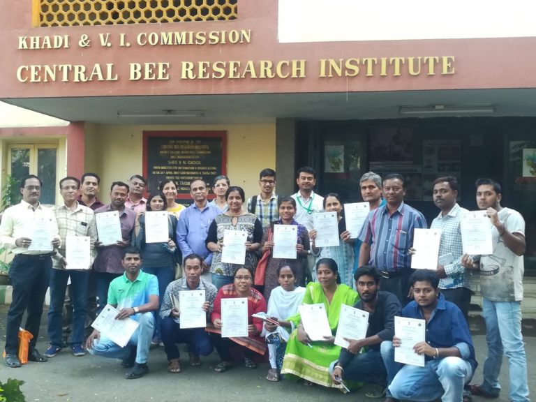 केंद्रीय मधुमक्षिका संशोधन  केंद्रात प्रशिक्षण 