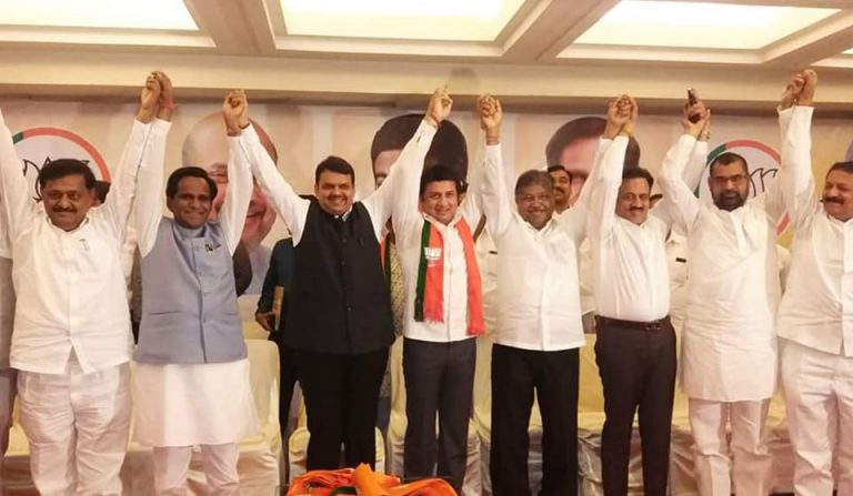 माढ्यात भाजपचाच खासदार.. विजयसिंह पाटील यांच्या आशीर्वादाने रणजितसिंह भाजपमध्ये- मुख्यमंत्री