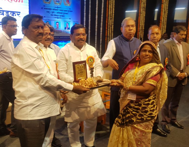शशिकांत लक्ष्मण म्हेत्रे यांना  डॉ. बाबासाहेब आंबेडकर समाजभूषण पुरस्कार देऊन सन्मानित