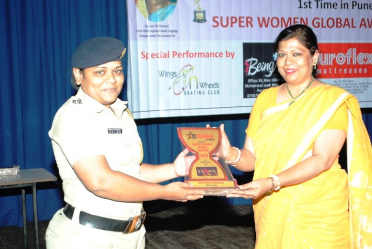 उल्लेखनीय  कार्य केलेल्या महिलांचा सन्मान