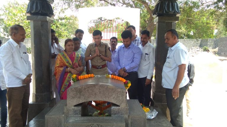 जिल्हाधिकारी नवल किशोर राम यांची वढु बुद्रूकला भेट