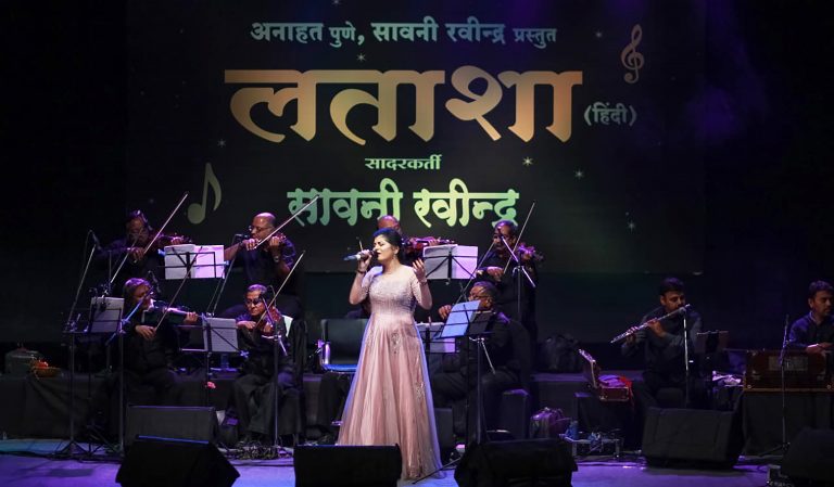 गायिका सावनी रविंद्रची ‘लताशा’ कॉन्सर्ट मराठीनंतर आता हिंदीत