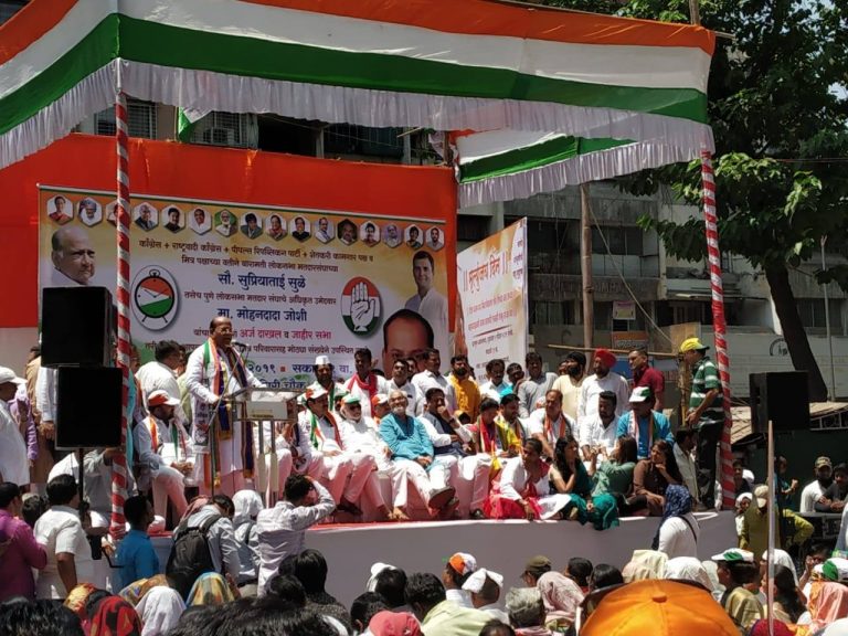 मोहन जोशी, सुप्रिया सुळे यांचे उमेदवारी अर्ज दाखल