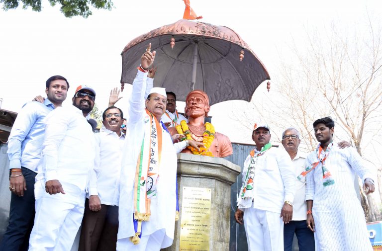 शहरी मध्यमवर्गीय भाजपला धडा शिकवण्याच्या मनस्थितीत – मोहन जोशी