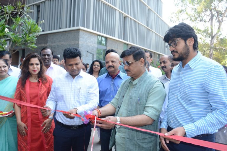 जिल्हाधिकारी कार्यालयात मतदान जनजागृतीचा शुभारंभ