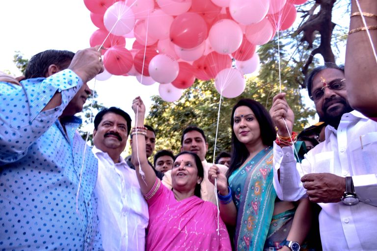 महावीर जयंतीनिमित्त अमृता फडणवीस यांनी केली पूजा