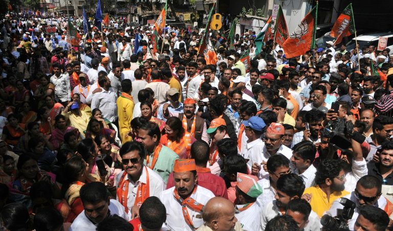 गिरीश बापट यांचा मिरवणुकीने उमेदवारी अर्ज दाखल