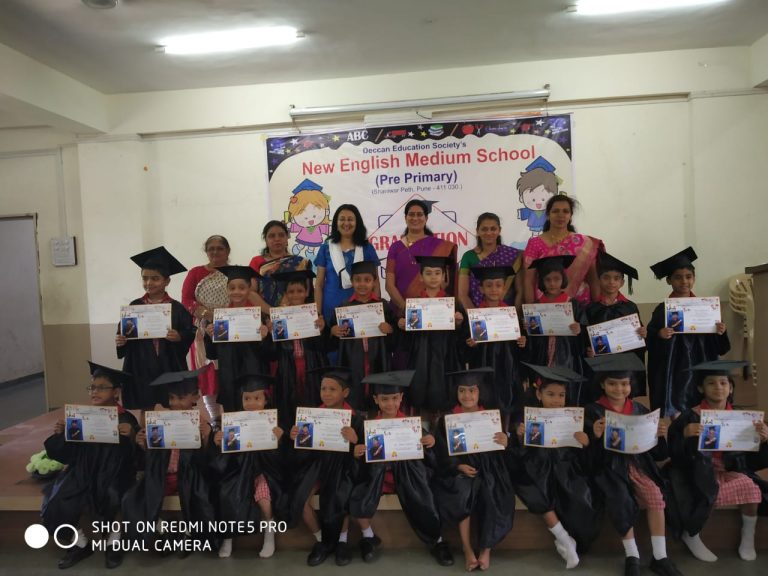 एन.ई.एम.एस.शाळेत दीक्षांत सोहळा