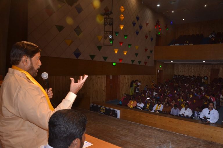 ७० वर्षे केवळ ‘गरीबी हटाओ’चा नारा -काँग्रेसच्या घोषणेचा बापट यांच्याकडून खरपूस समाचार