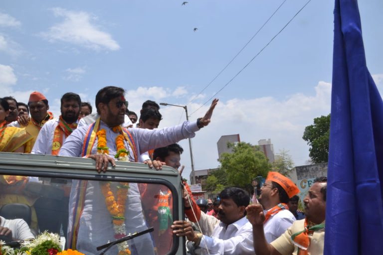 पिंपरी ते शिवाजीनगर मेट्रो या वर्षाअखेर सुरू करणार-गिरीश बापट