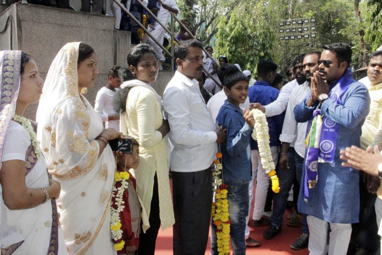 आंबेडकर जयंतीच्या निमित्ताने वंचित बहुजन आघाडीचे उमेदवारअनिल जाधव यांनी साधला जनतेशी संवाद