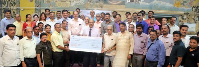 माजी विद्यार्थ्यांकडून विद्यार्थी सहायक समितीला एक कोटीची देणगी